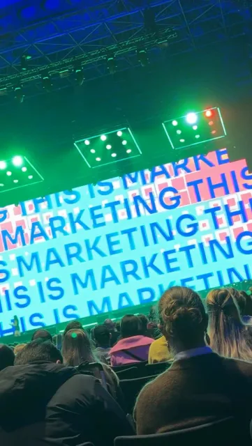 Würdest du folgender Aussage zustimmen? „Deine Marke und deren Außenwahrnehmung ist dein wichtigstes Marketingtool für 2026.“ Oder setzt du auf ein anderes Tool, wie SEO Bezahlte Werbung, oder KI-Magic? 

#personalbrandingphotography #fotografmünchen #portraitfotografmünchen