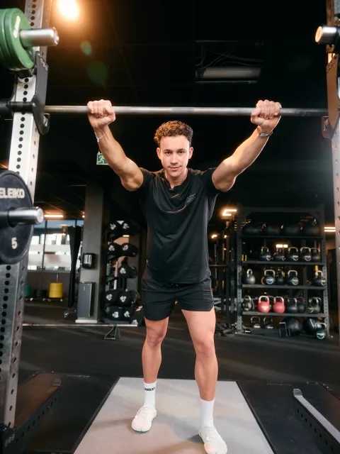 Fitness Coach Mehdi hilft seinen Klientinnen in Form zu kommen - und ich helfe Coach Mehdi dabei seine Top-Form in Szene zu setzen. 💪
#fotografmünchen
#contentcreator
#businessfotografie